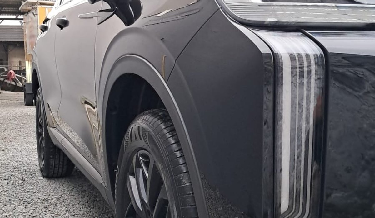 Polimento técnico em carro preto com acabamento espelhado — JAKS Car Care Itajaí